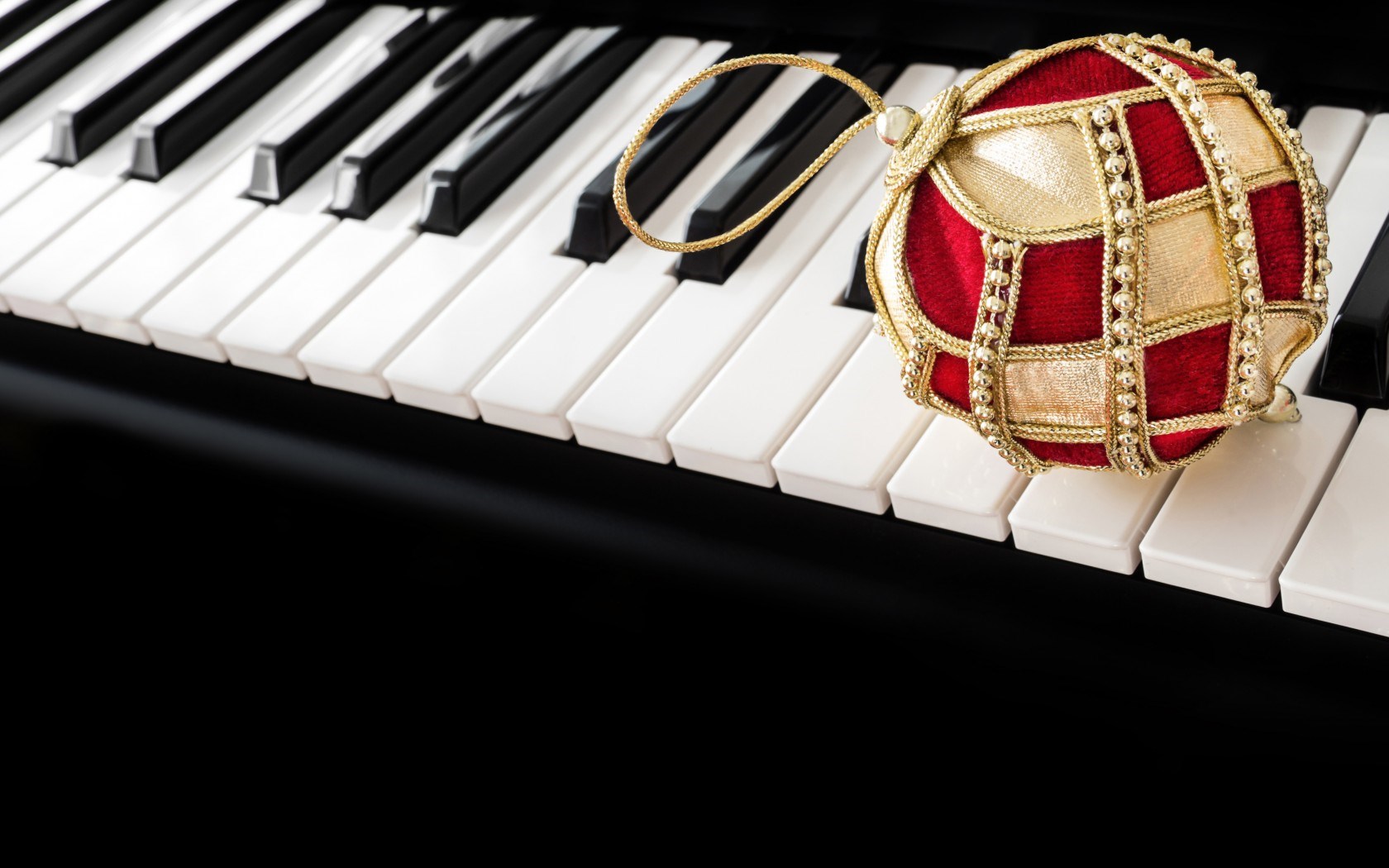 Christmas Ball Piano Music wallpaper  1680x1050  26257