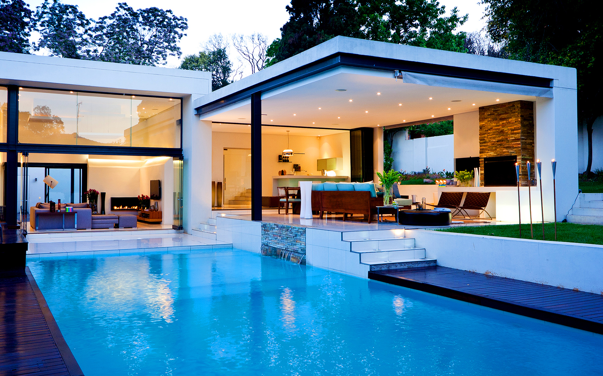 luxury-house-with-pool-1.jpg