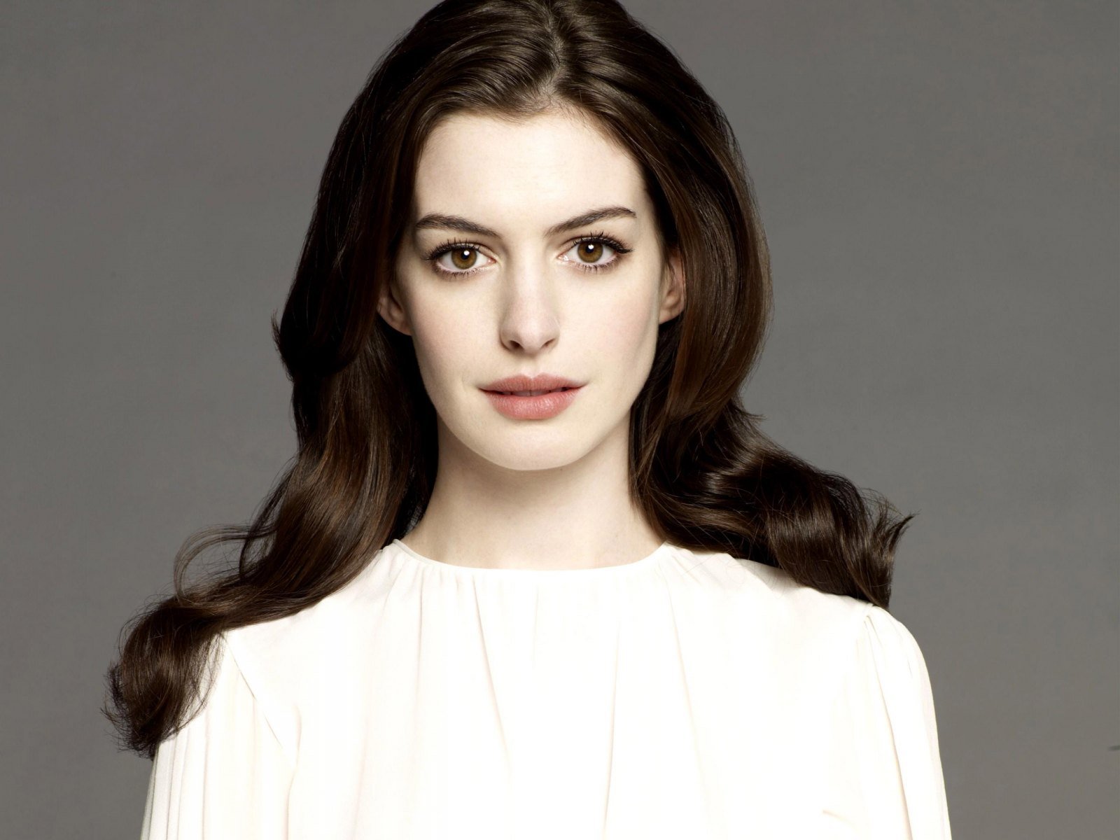 Anne Hathaway Photos