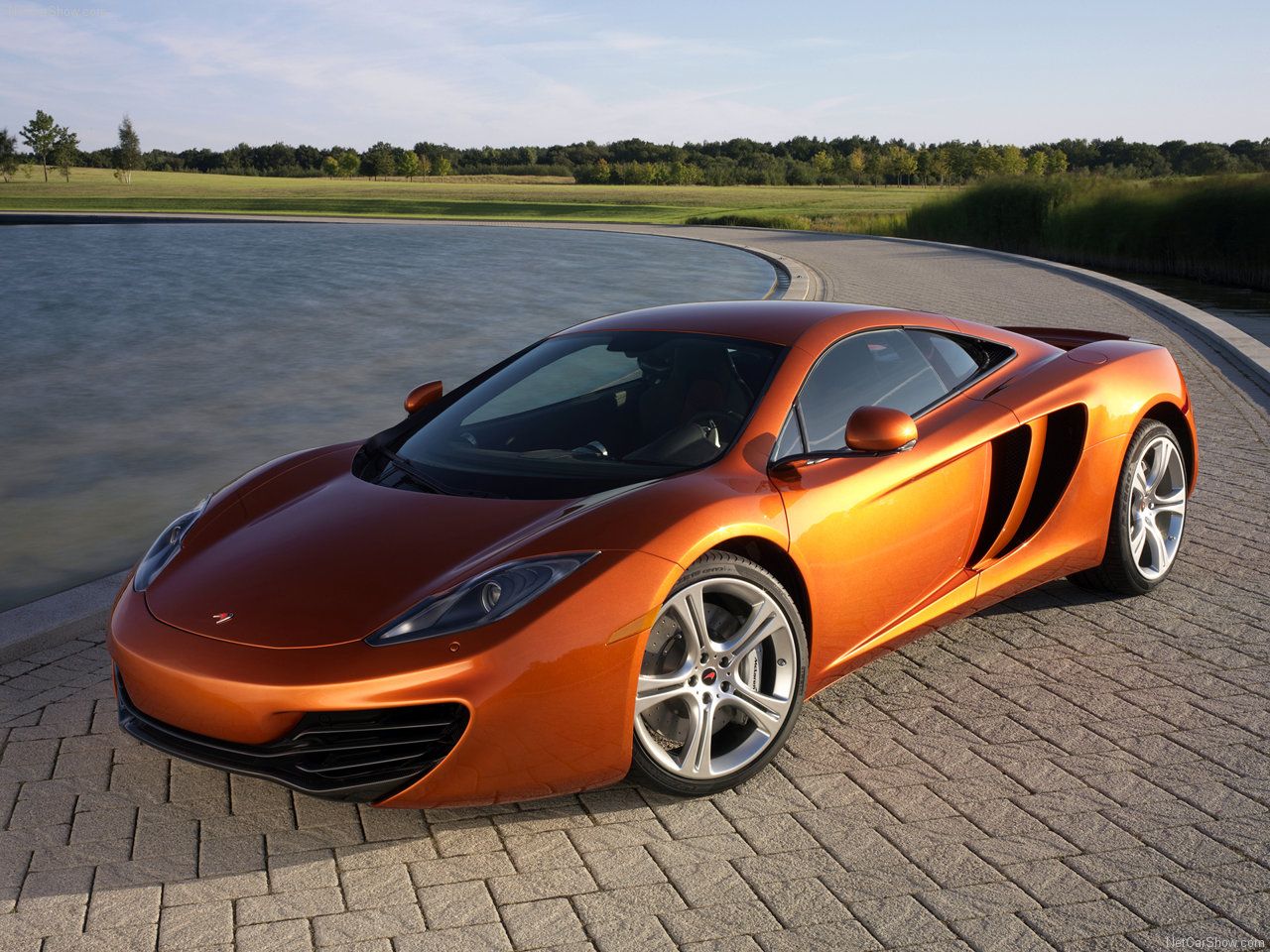This awesome image is our wallpaper of the day! enjoy it!! McLaren MP4-12C