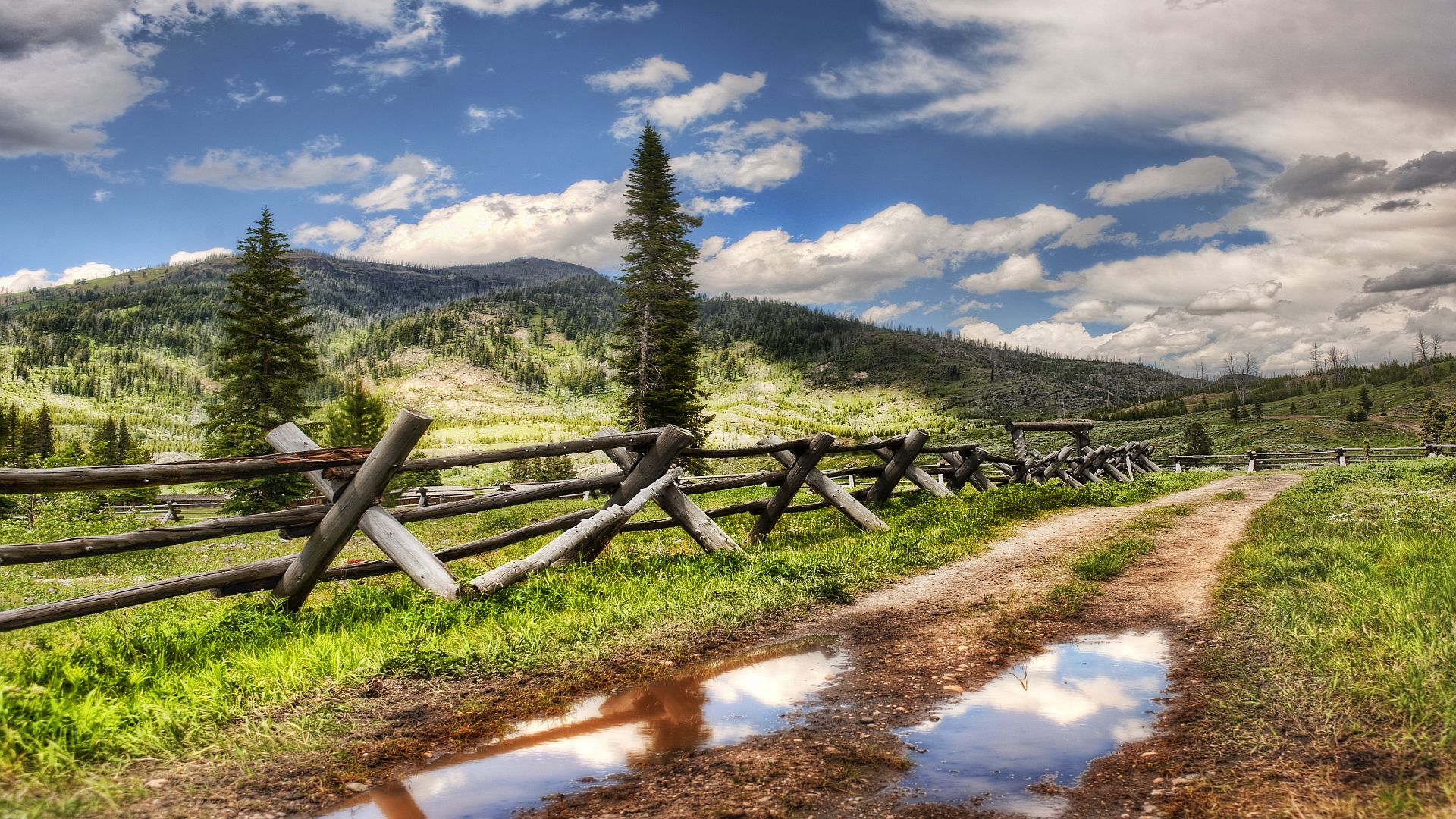 Beautiful Country Fence Wallpaper