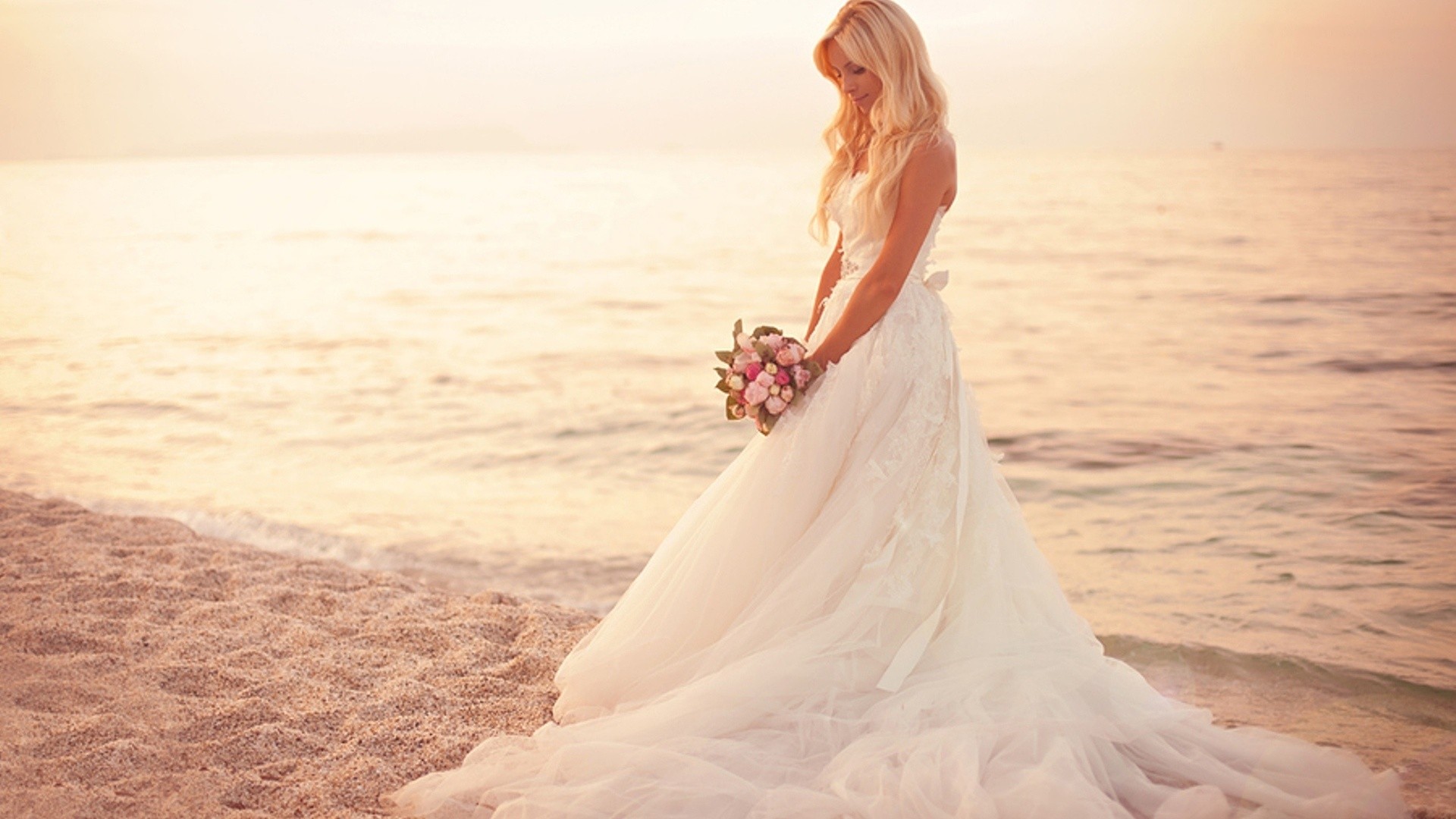 DOWNLOAD DESKTOP BACKGROUND: Beautiful Wedding Dress - FULL SIZE ...