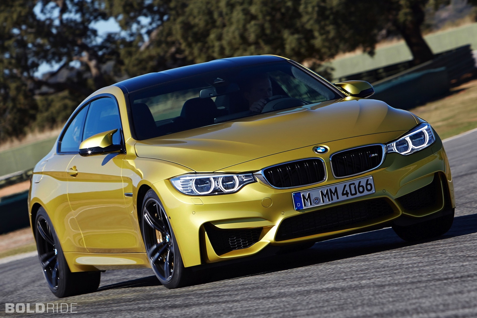2015 BMW M4 Coupe 2000 x 1333