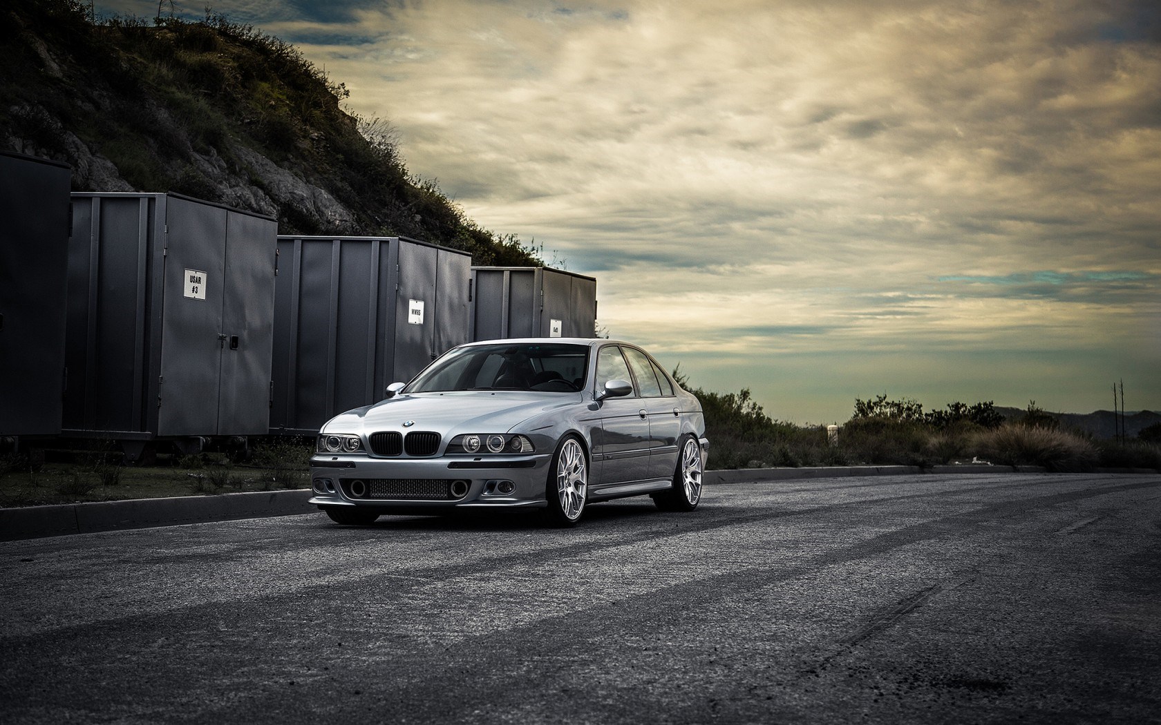 BMW M5 E39 Road Containers