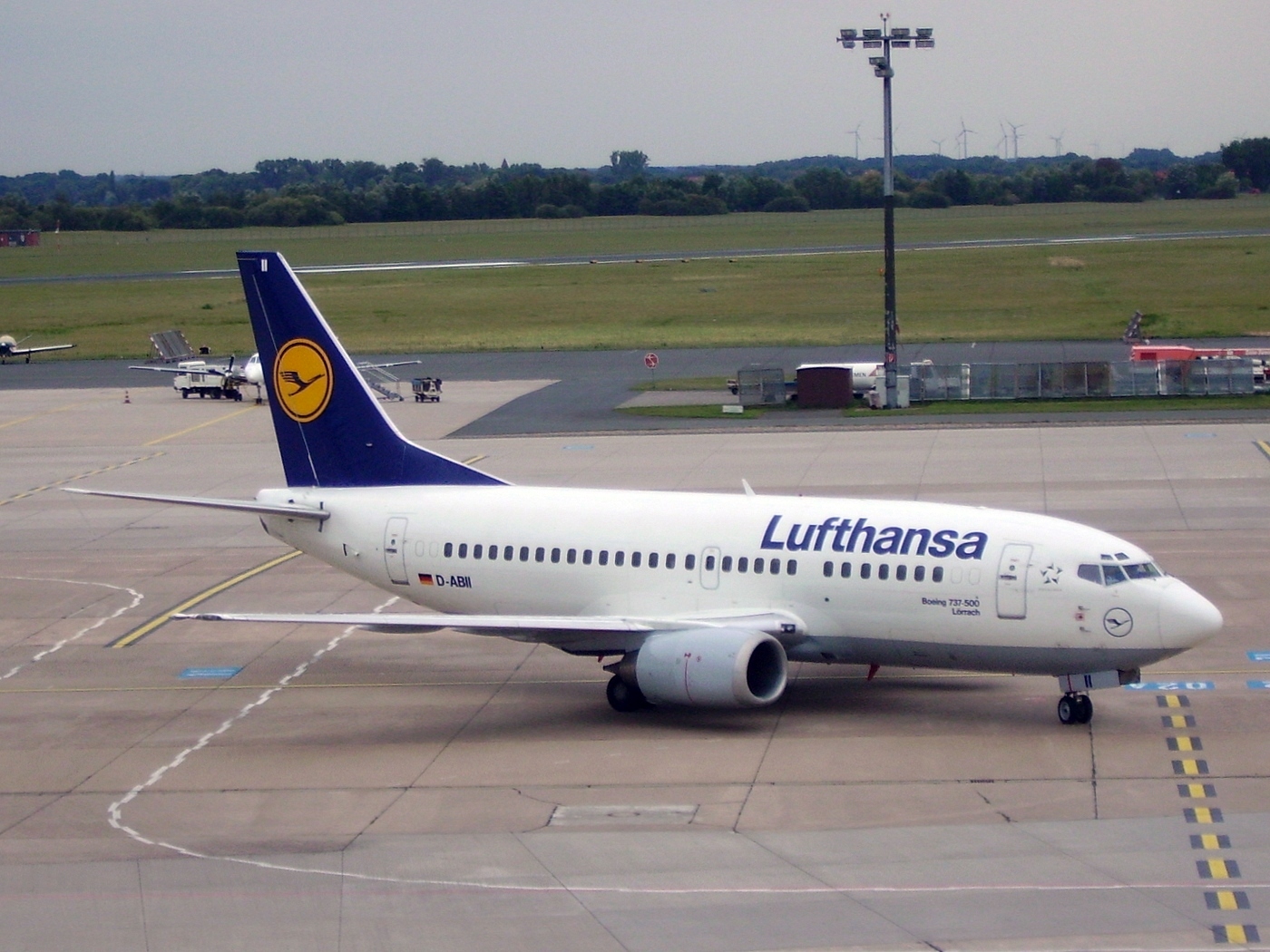 Airlines flying the Boeing 737-500 pax