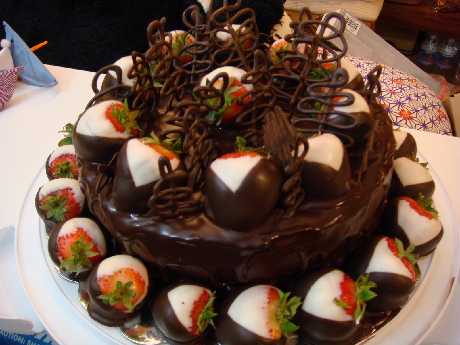 ... Chocolate-Birthday-Cake-Background ...