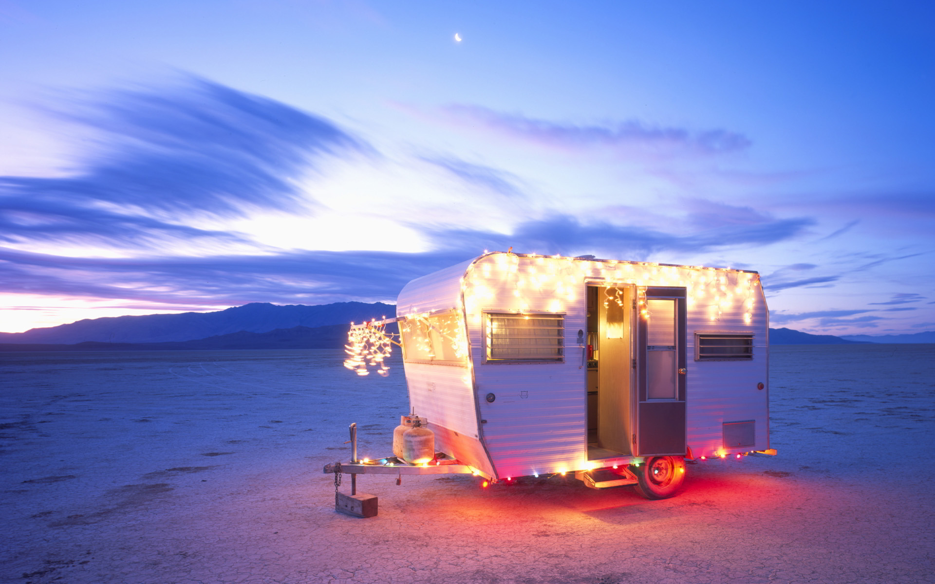 Christmas caravan desert