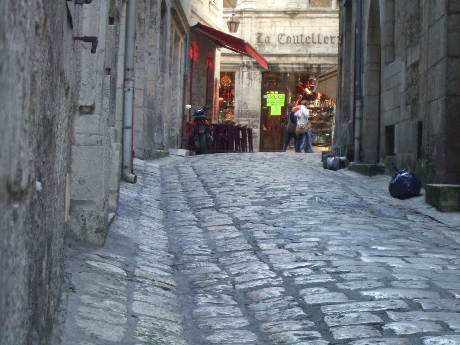 A Cobblestone Street In Old Perigueux photos, wallpapers