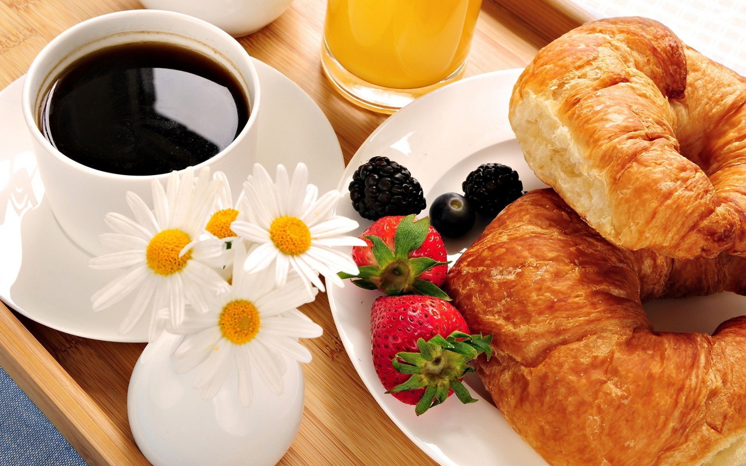 Coffee croissant breakfast