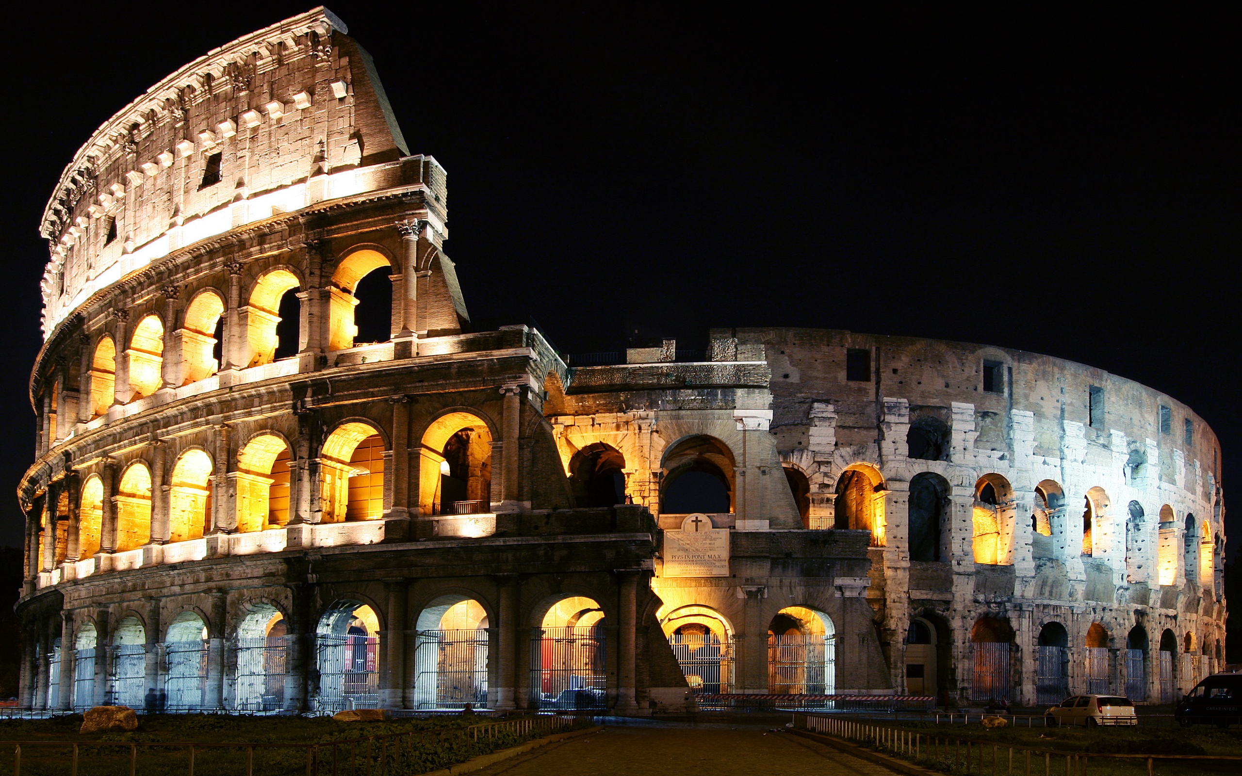 Colosseum at Night Wallpaper in 2560x1600 Widescreen