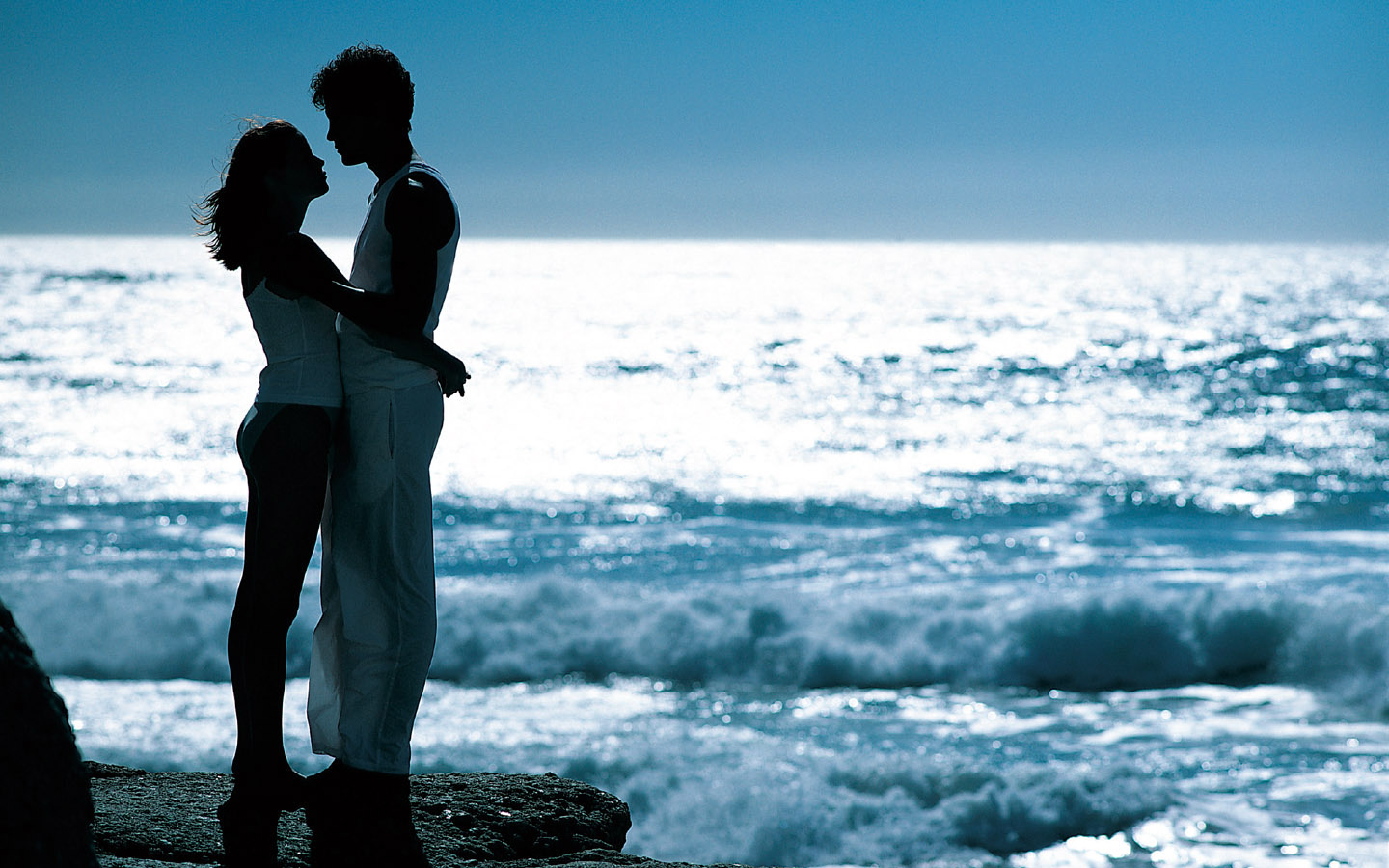 romantic love couple at beach hd desktop wallpapers free love couples images