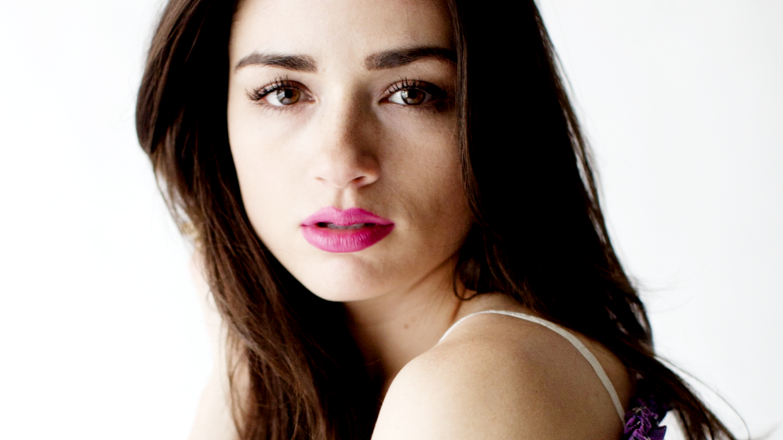 Crystal Reed Hd Wallpapers Free Download