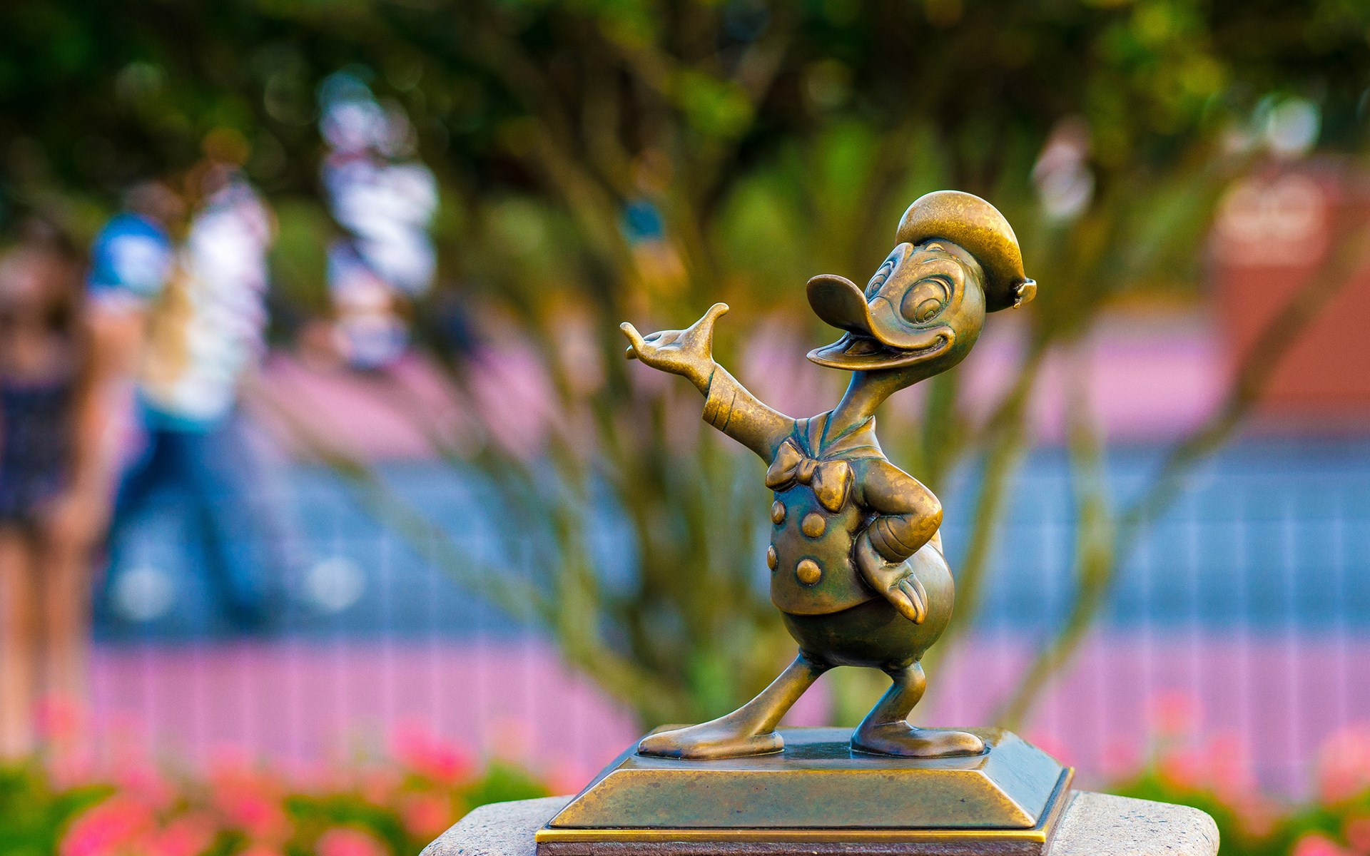 Daffy Duck Disney Statue