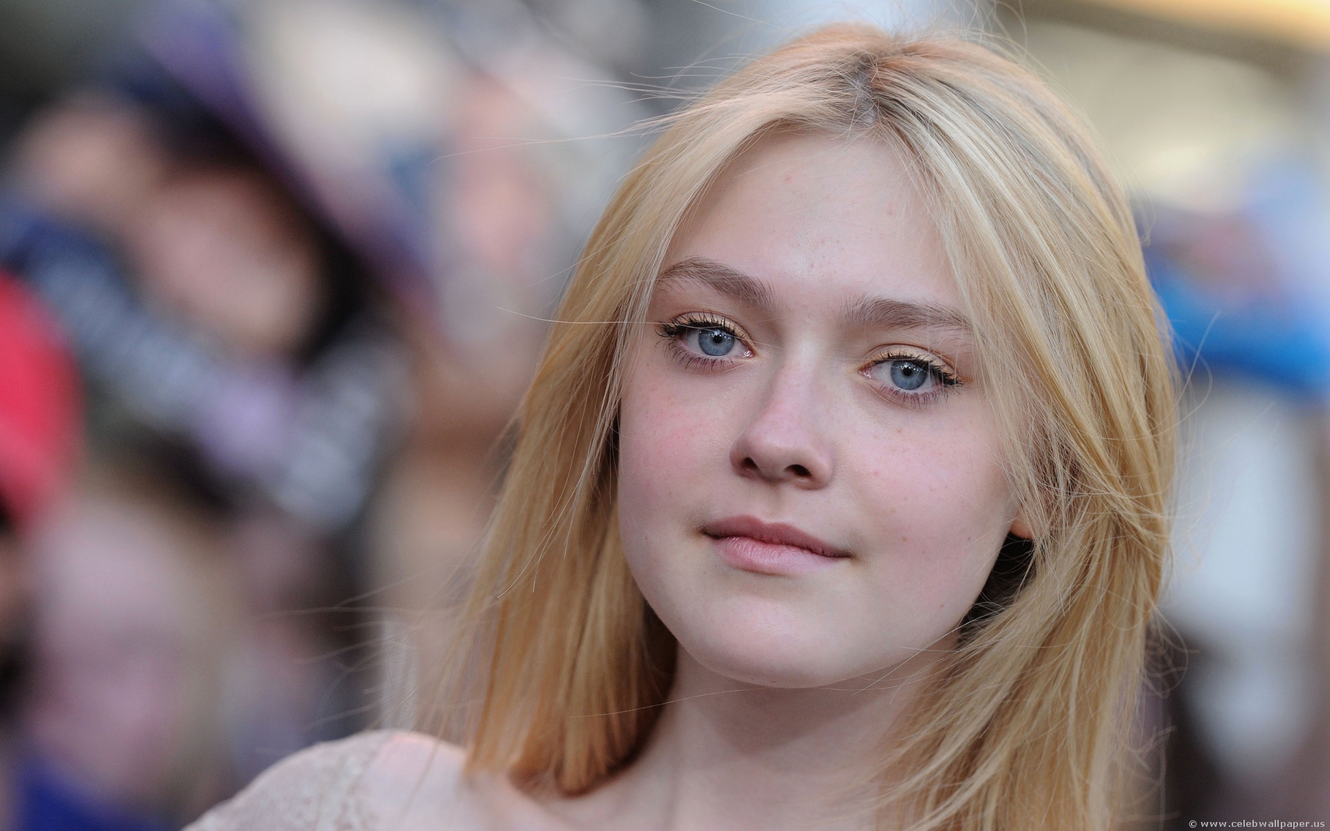 I'm not sure when Dakota Fanning will make the transition to being considered a serious actress, but this is a decent first step.
