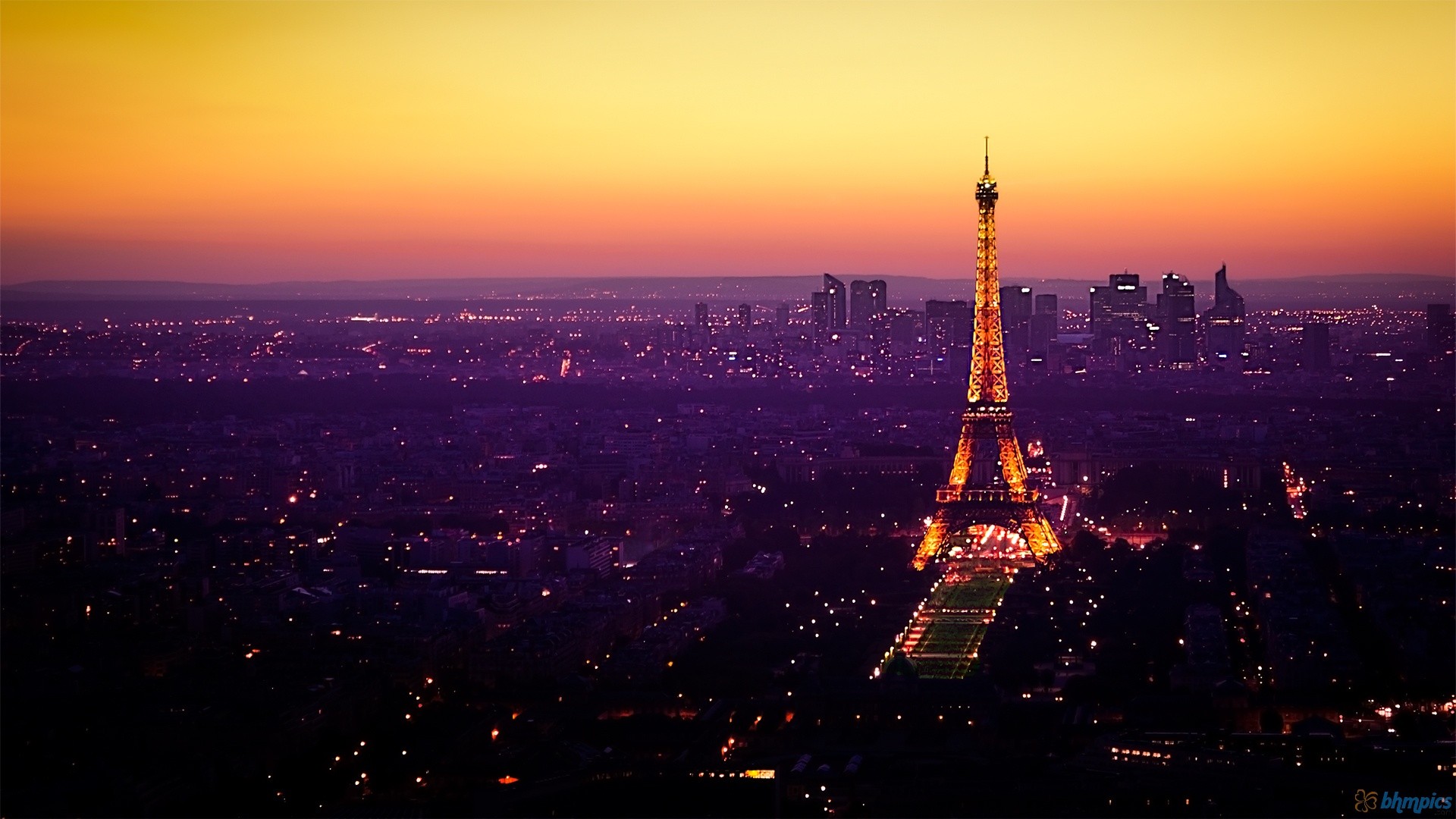 Eiffel Tower At Night Wallpaper 1080p