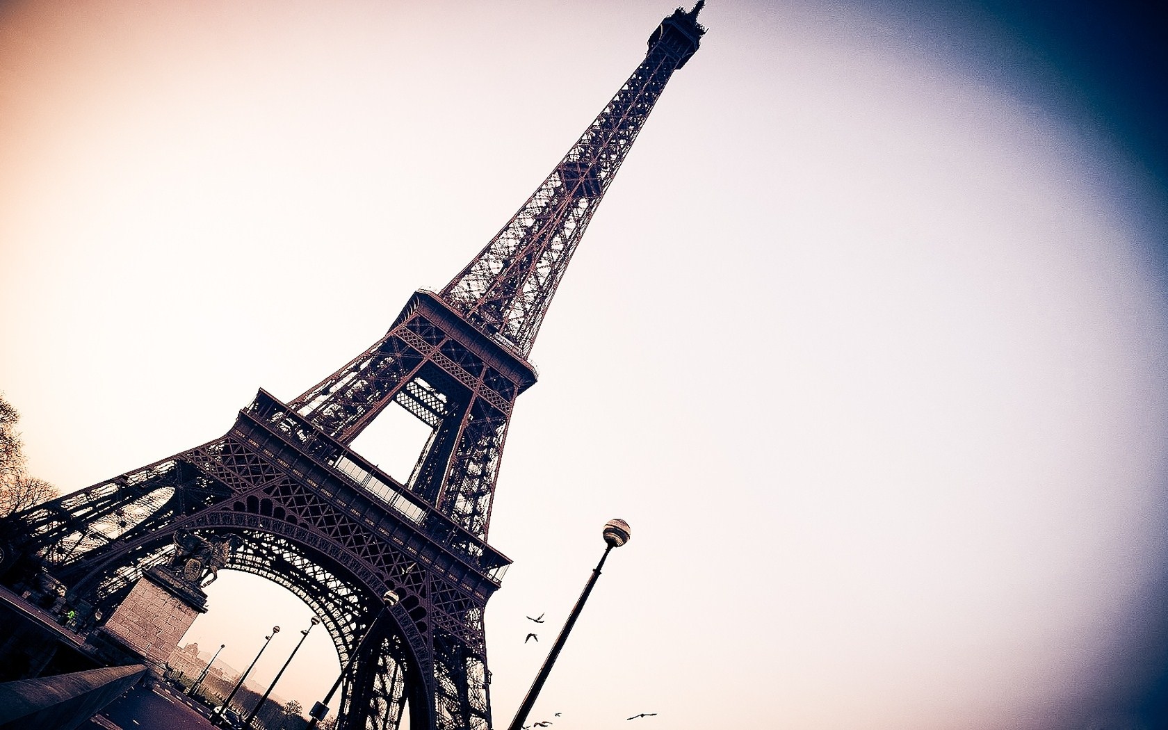 Eiffel Tower Hd Desktop Wallpaper France Wallpapers 1680x1050px