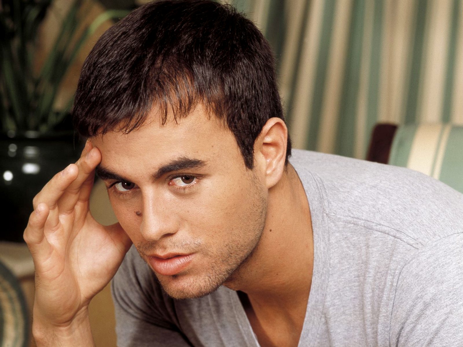 At the dawn of the new millennium, Enrique Iglesias was the best-selling Latin recording artist in the world. The son of multi-million-selling singer Julio ...