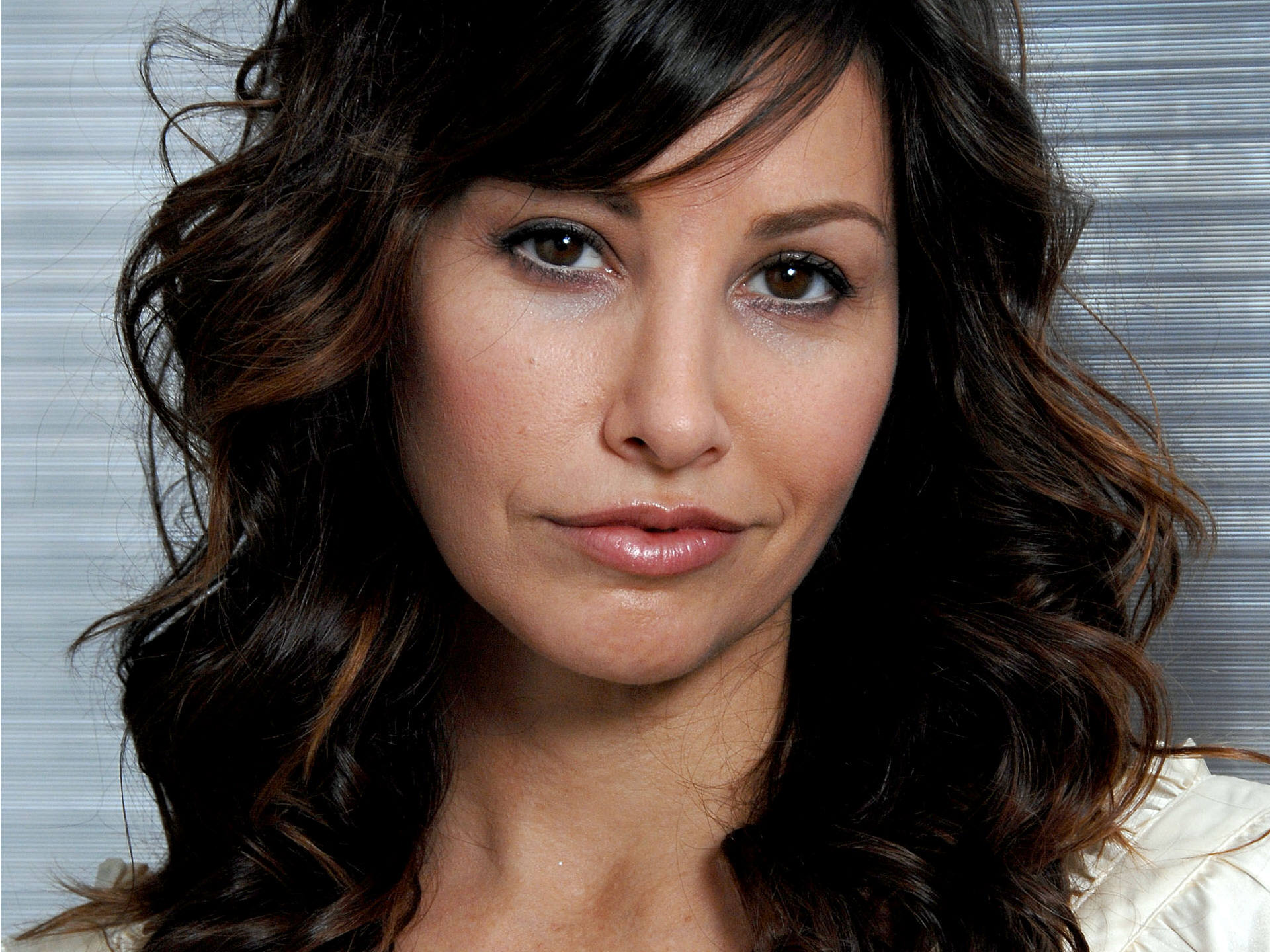 Gina Gershon Pictures