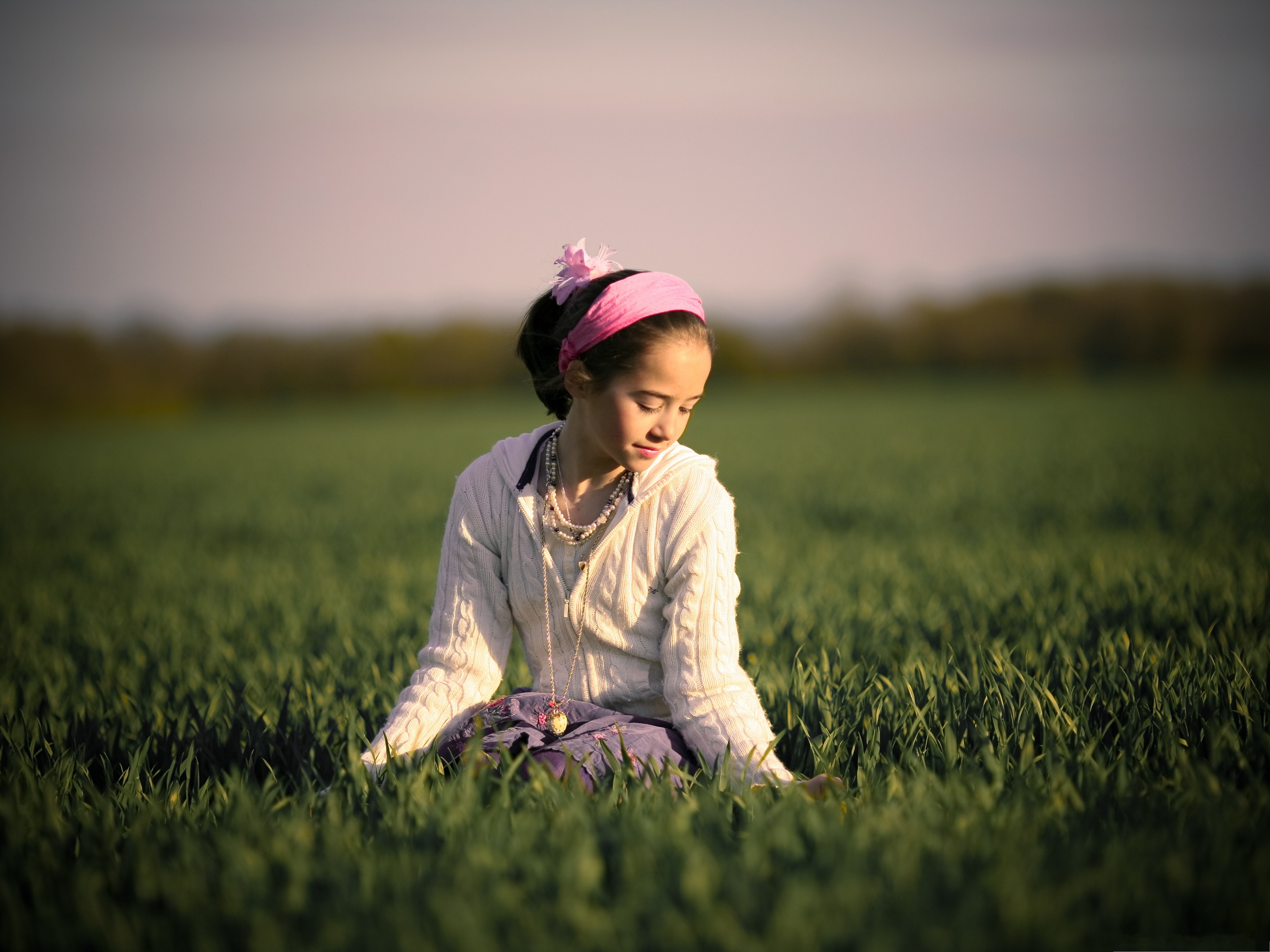 Little Girl Outdoor, Beautiful Girl Staying Outdoor, Sitting on Green Grass 3200X2400 free wallpaper