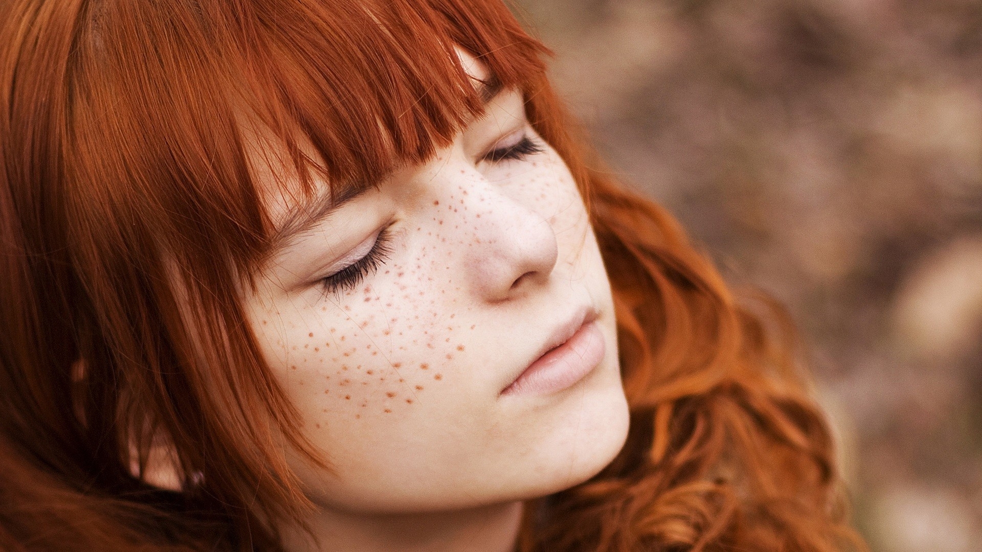 Girls With Freckles Wallpaper