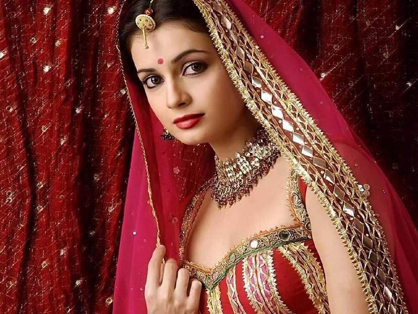 Wallpaper Diya Mirza Hindu look wallpaper free wallpaper in free desktop backgrounds category: Woman-celebrity-backgrounds.