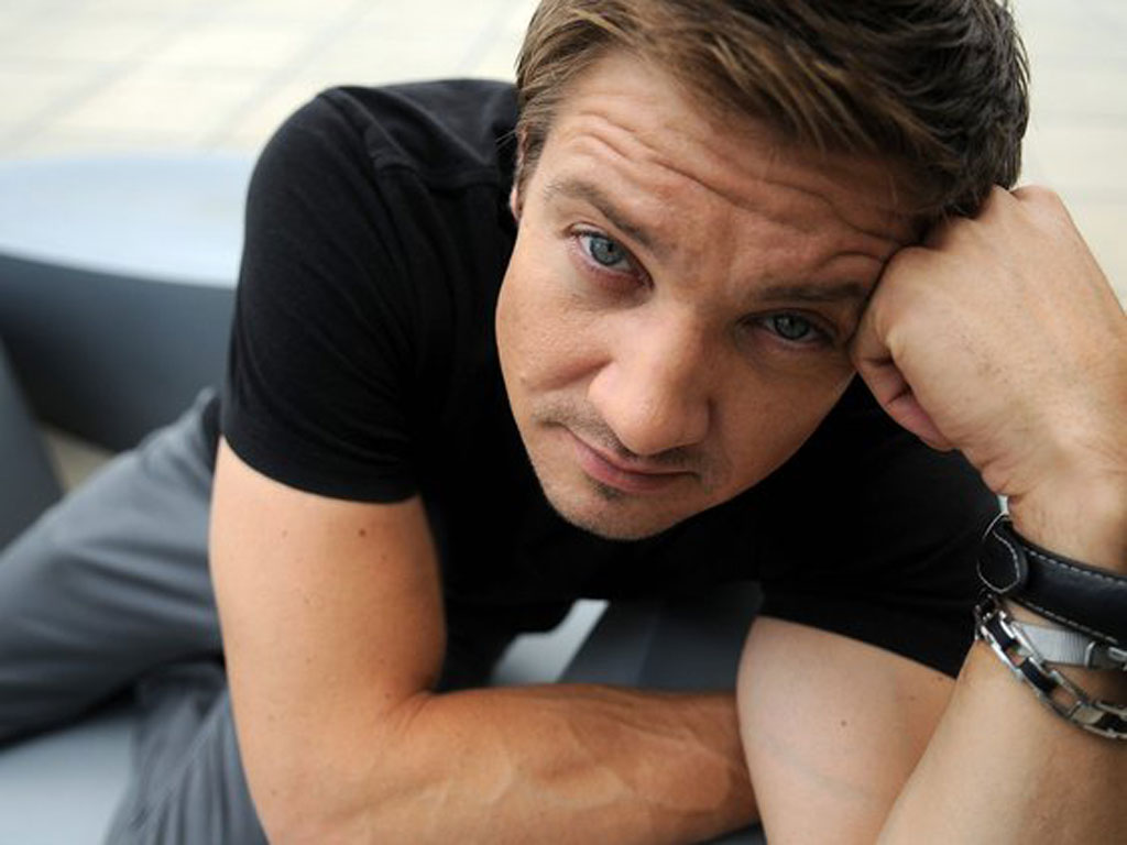 JEREMY RENNER GIF HUNT (100) Please like/reblog if you use these gifs