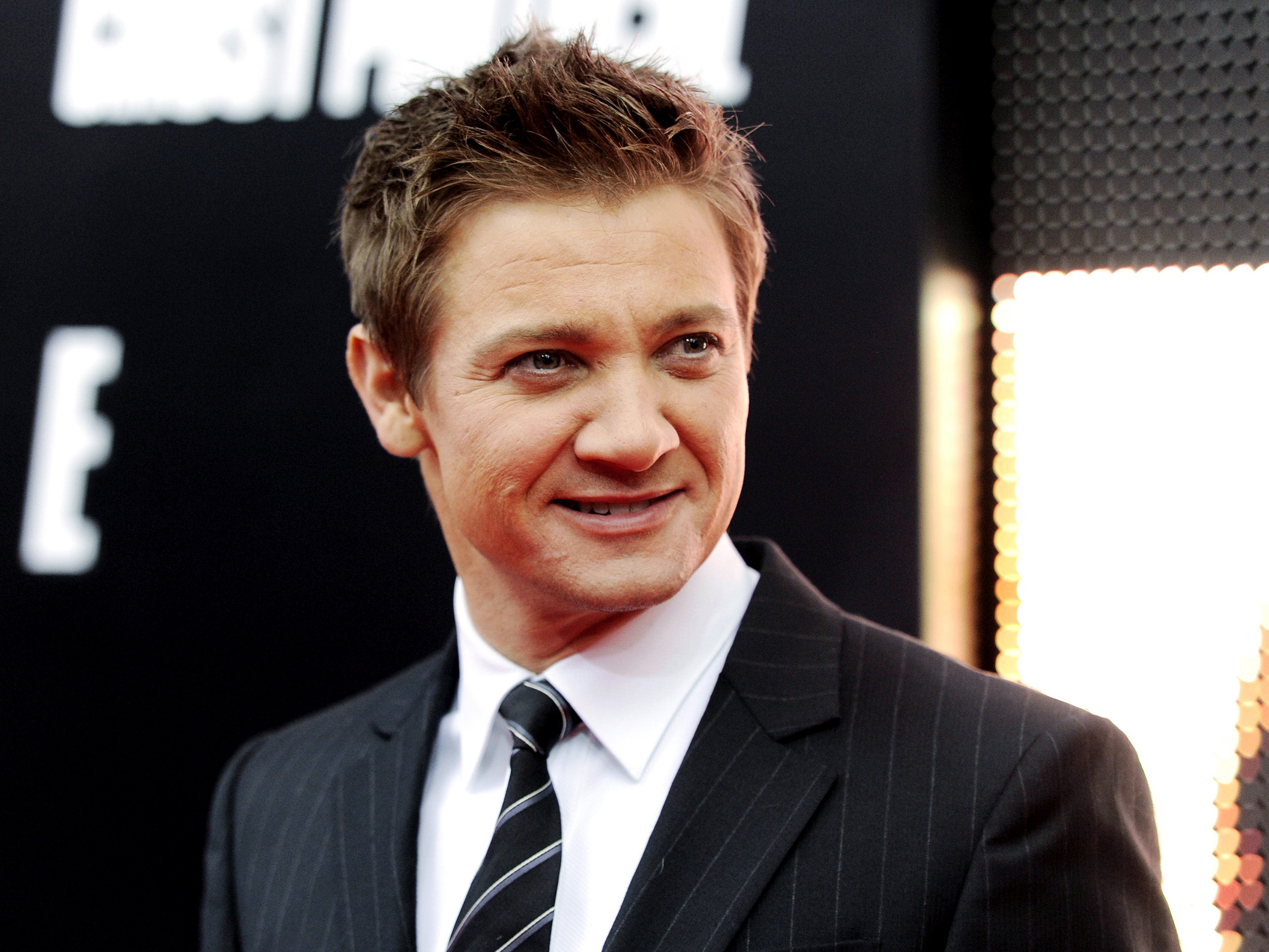 free Jeremy Renner wallpapers
