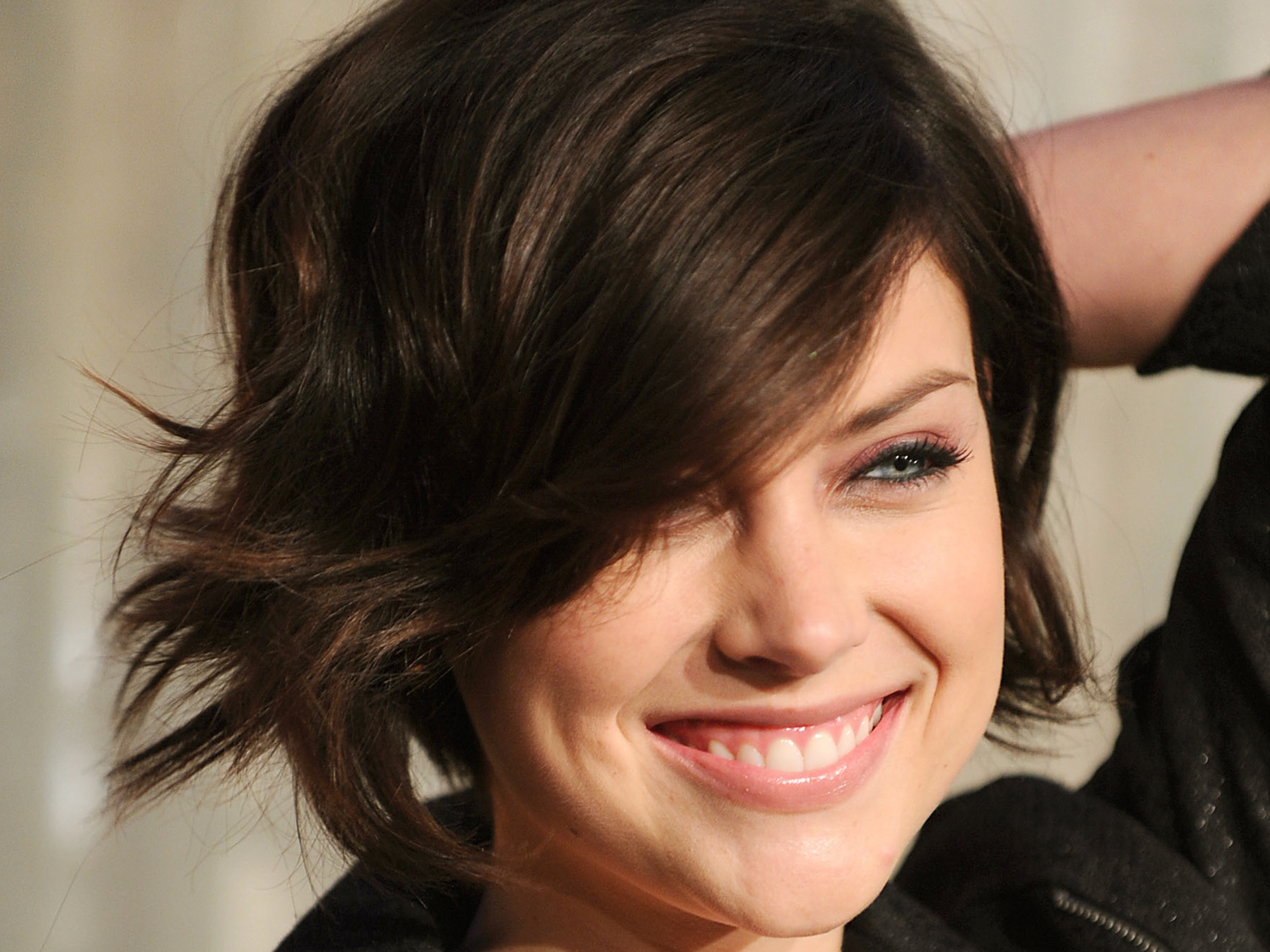 Jessica Stroup Pictures