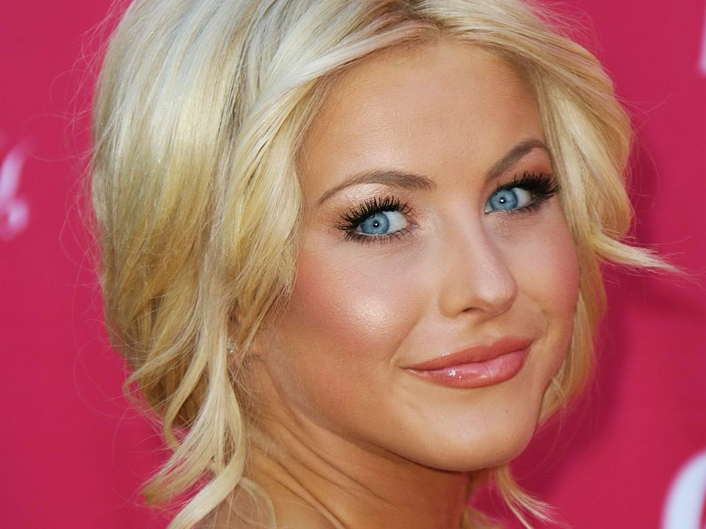 Julianne Hough Joins DANCING WITH THE STARS Season 19 as a Judge