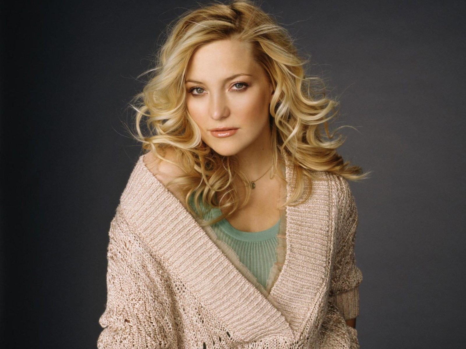 1 Kate Hudson wallpapers for your PC, mobile phone, iPad, iPhone.