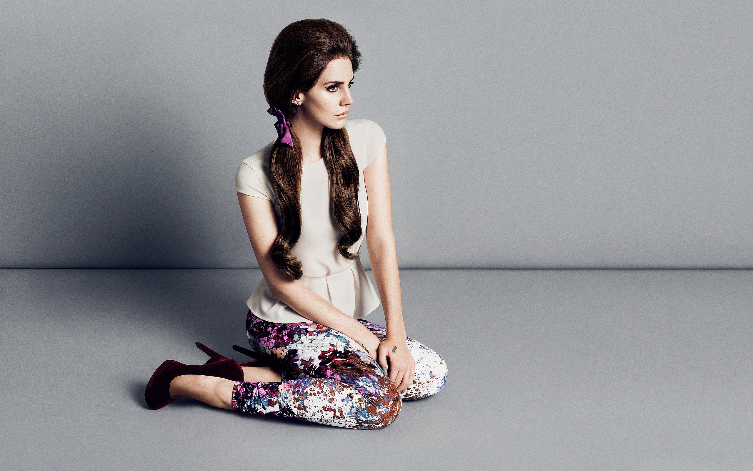 Lana Del Rey Sitting
