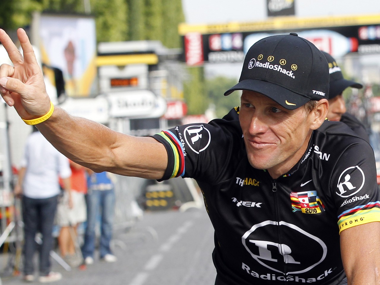 Lance Armstrong congratulates himself Enlarge (Credit: ...