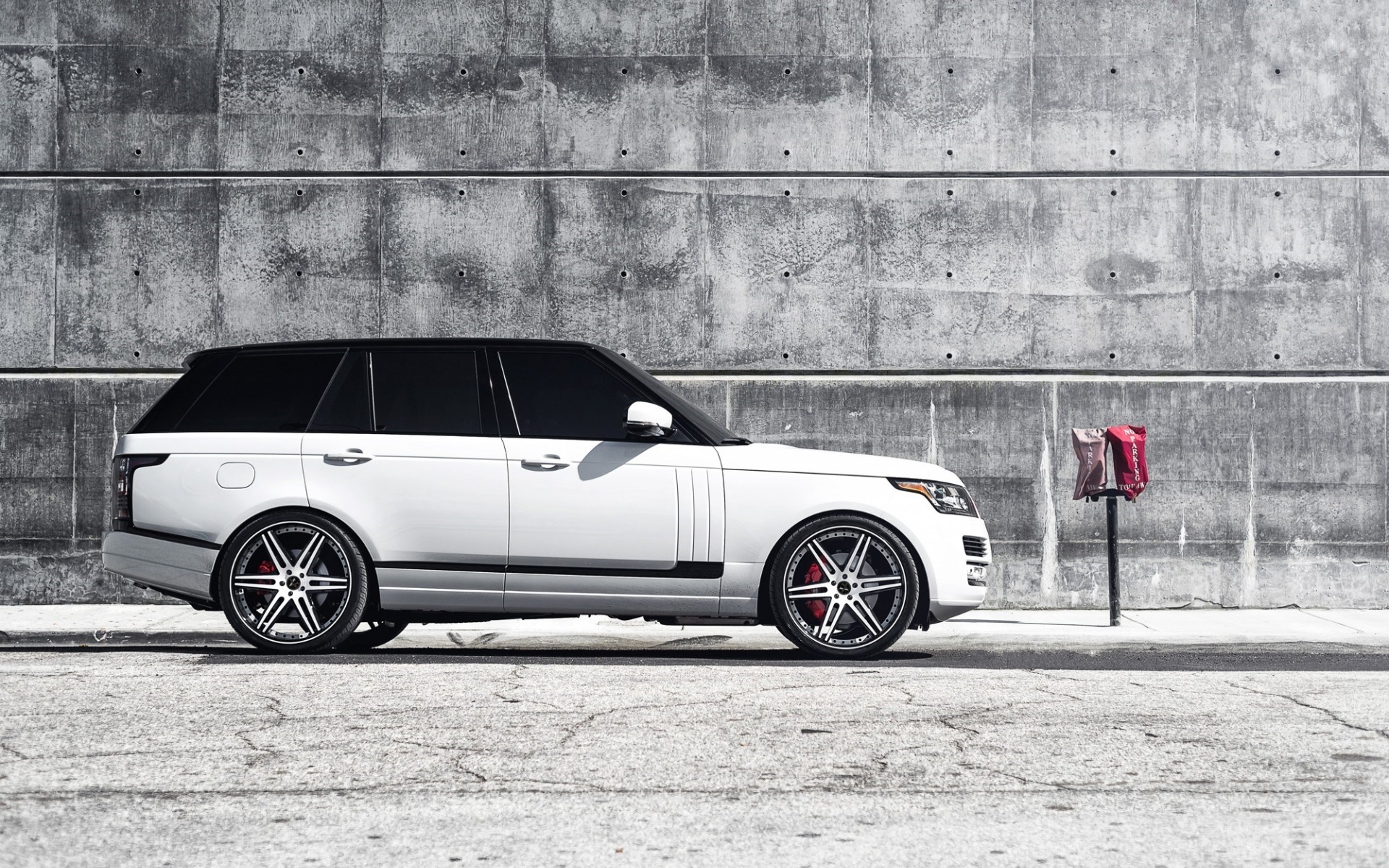 Land Rover Range Rover White Parking