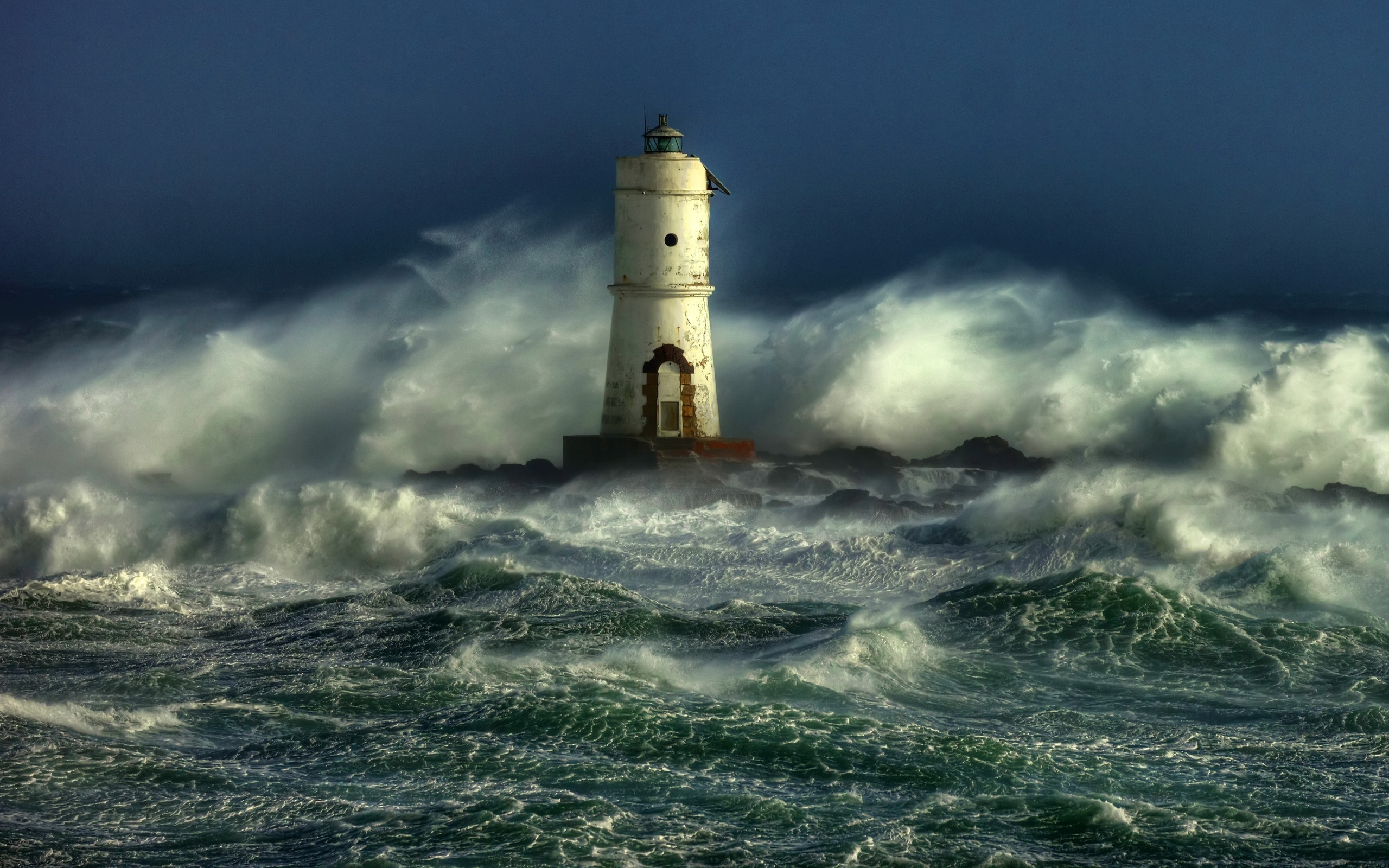 ... Lighthouse in the storm ...