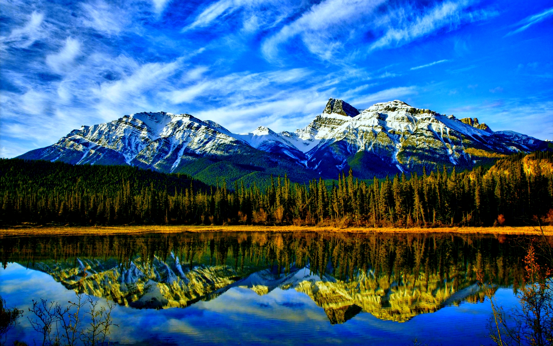 ... Stunning Mountain Lake Wallpaper
