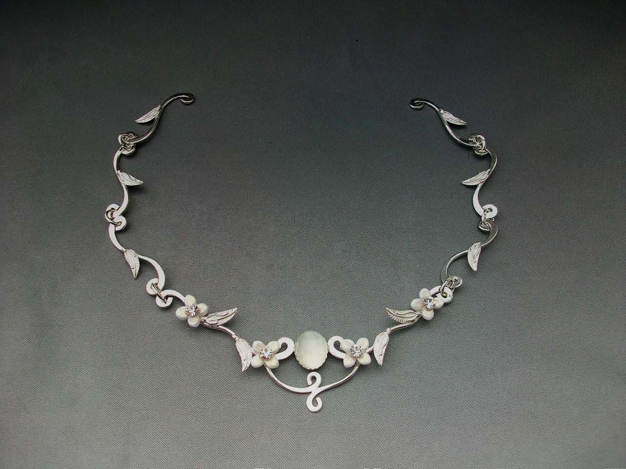 Innocence Elvish circle necklace
