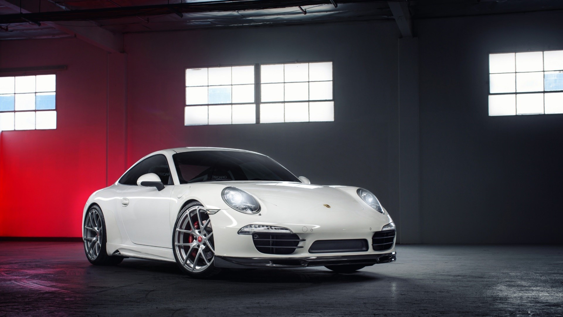 Porsche Carrera 911 GT Warehouse