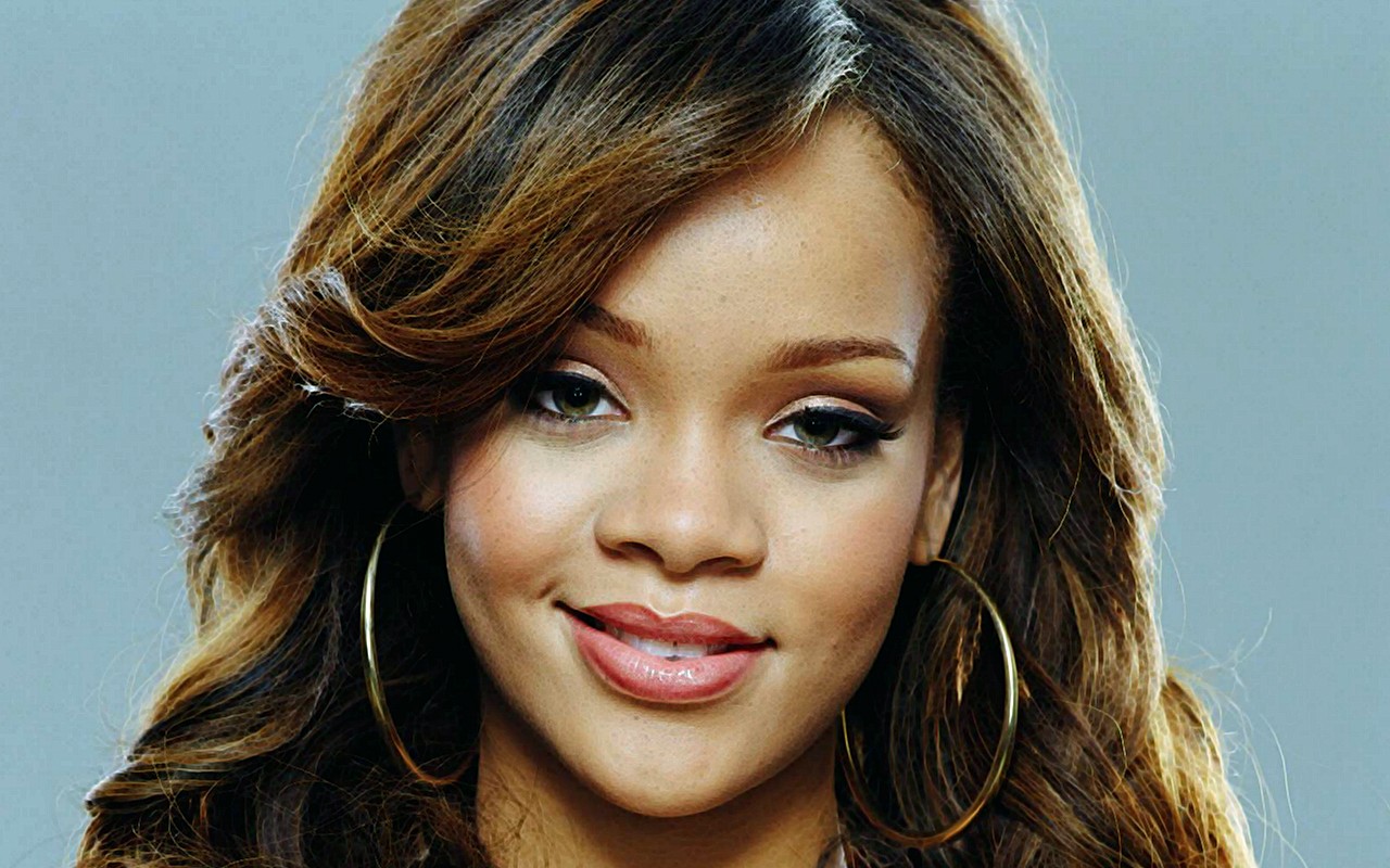 Rihanna Dings Her Own Music, Says She Doesn't Want to Perform Her Hits. | Omojuwa