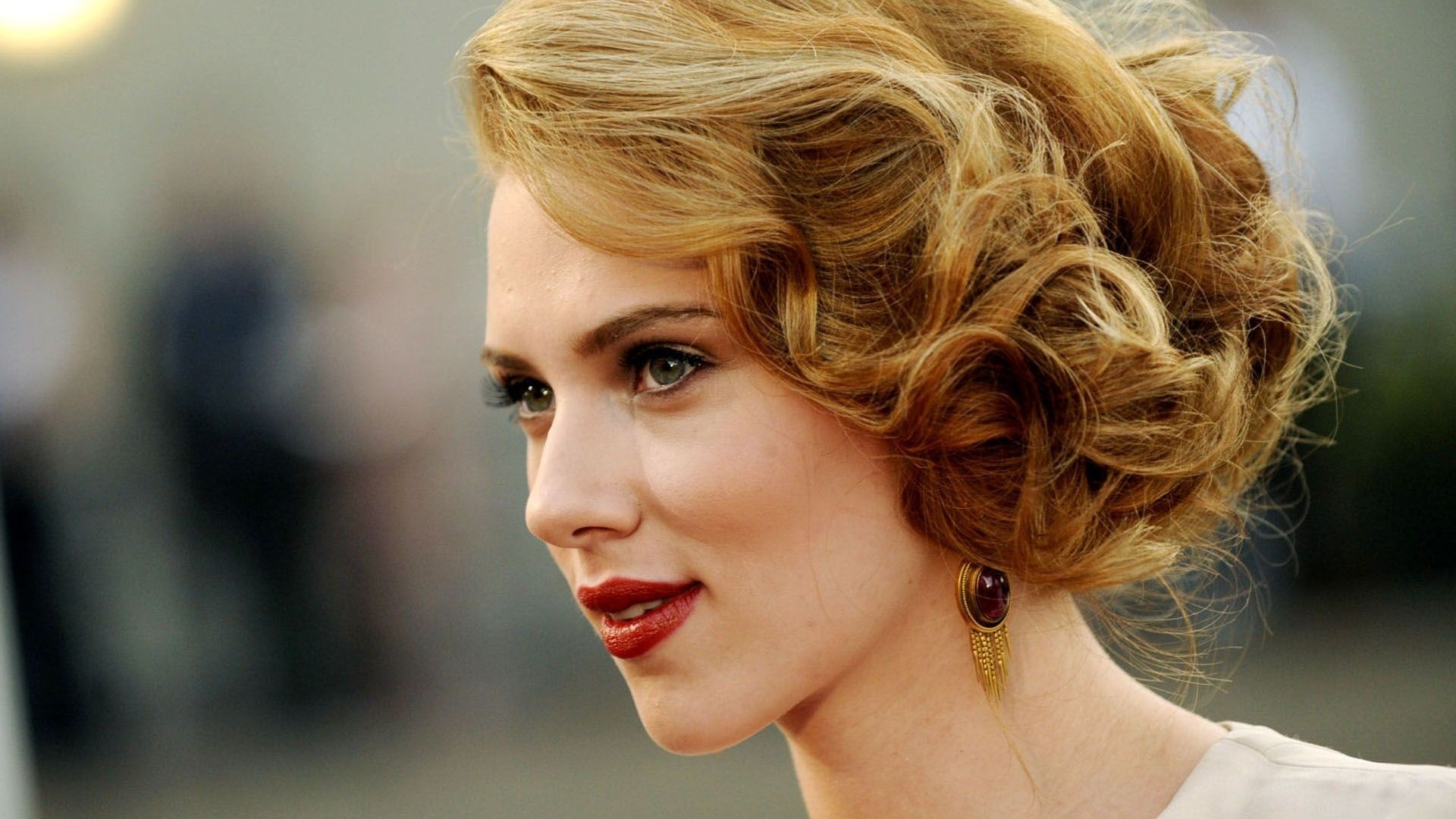 Scarlett Johansson is a sexy, man-eating alien in new NSFW Under the Skin trailer | Blastr