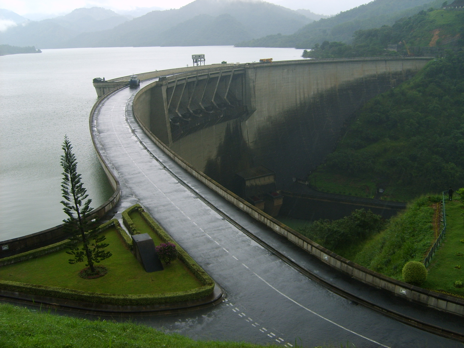 Victoria Dam in 2009.
