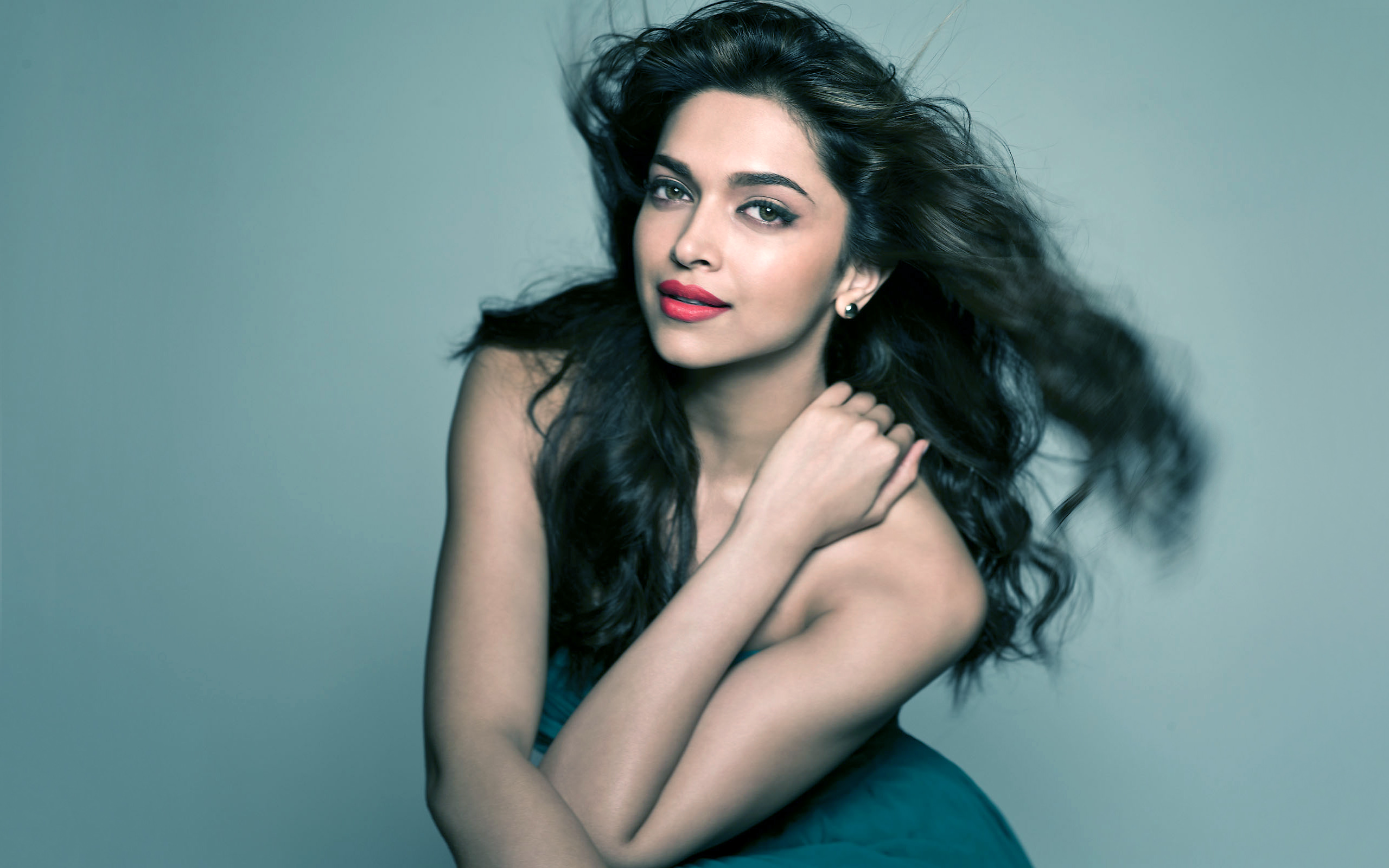 You are currently browsing Deepika Padukone Stunning In Green , This wallpaper has a resolution of 2560X1600 . This wallpaper belongs to the category ...