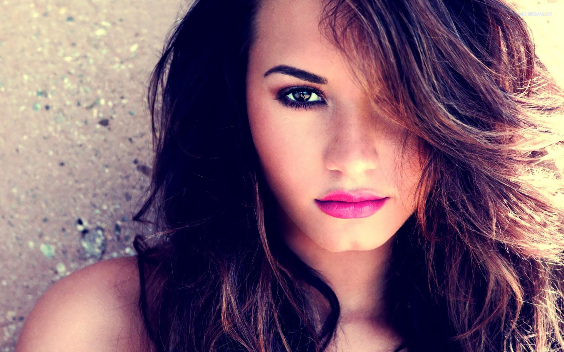 Demi Lovato Stunning Background HD Wallpapers