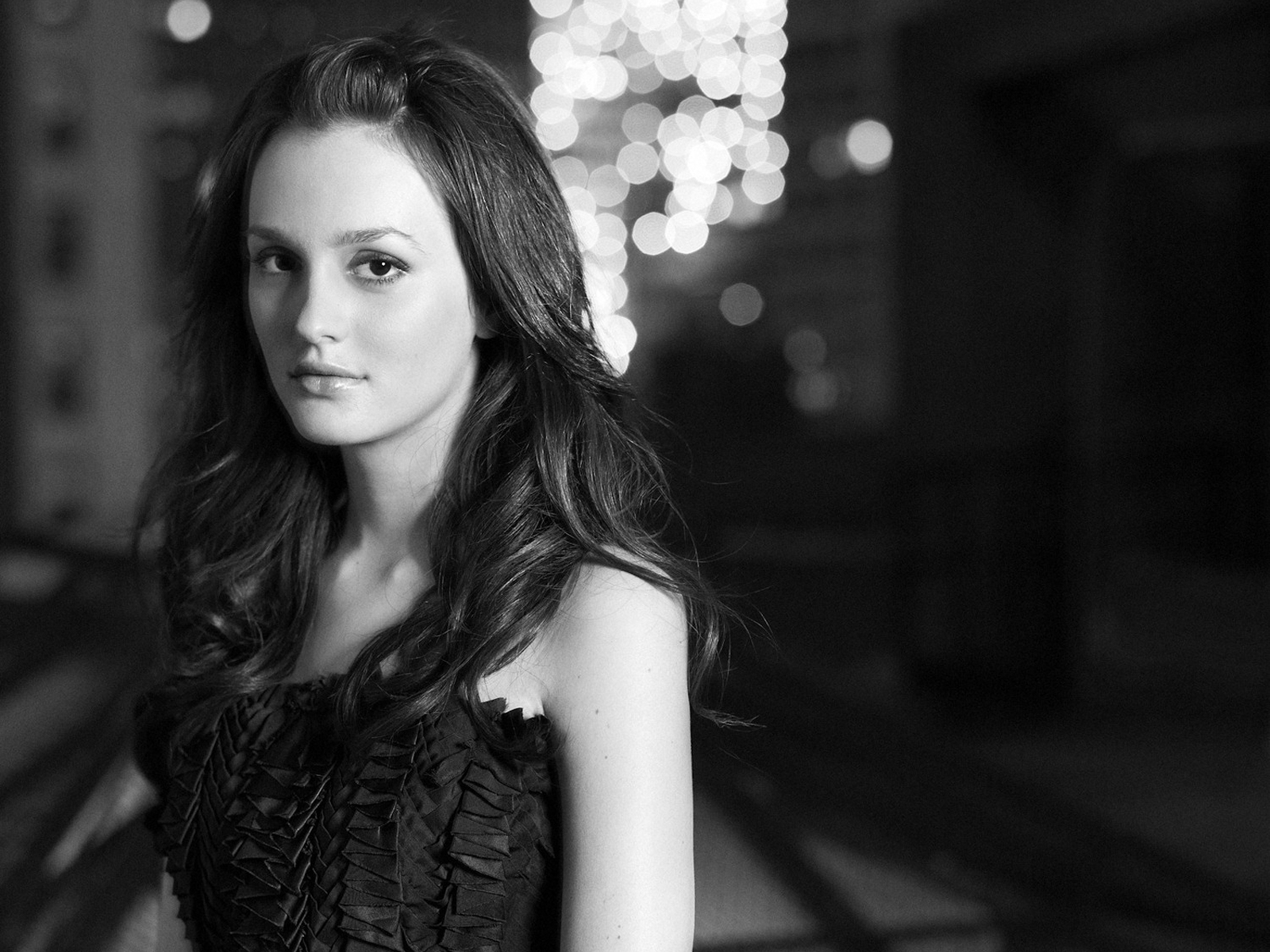 Stunning Leighton Meester Pictures