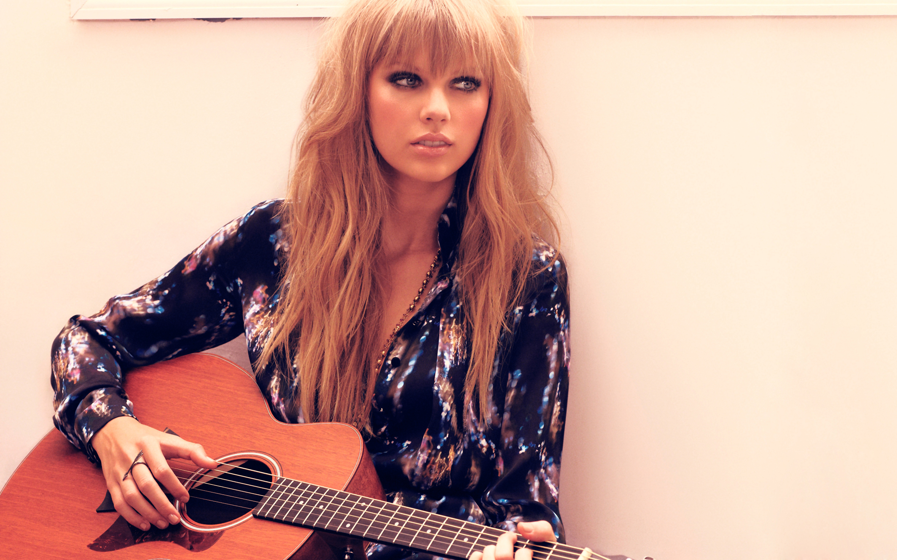 Taylor swift guitar