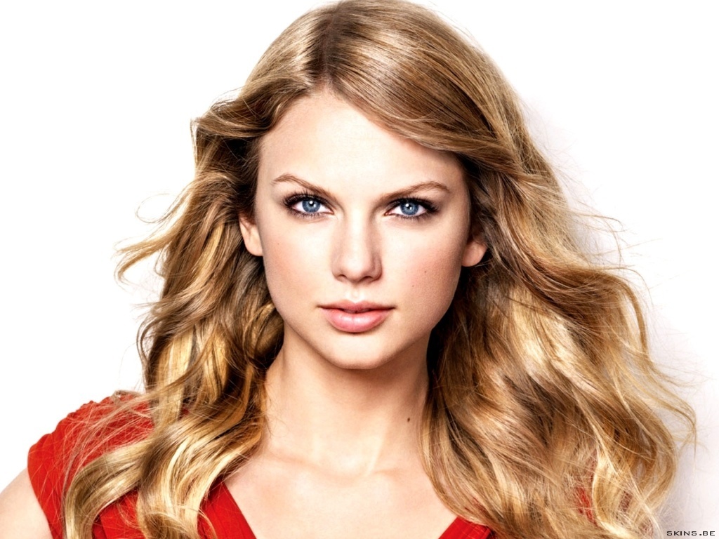 Taylor Swift 15 Desktop Background