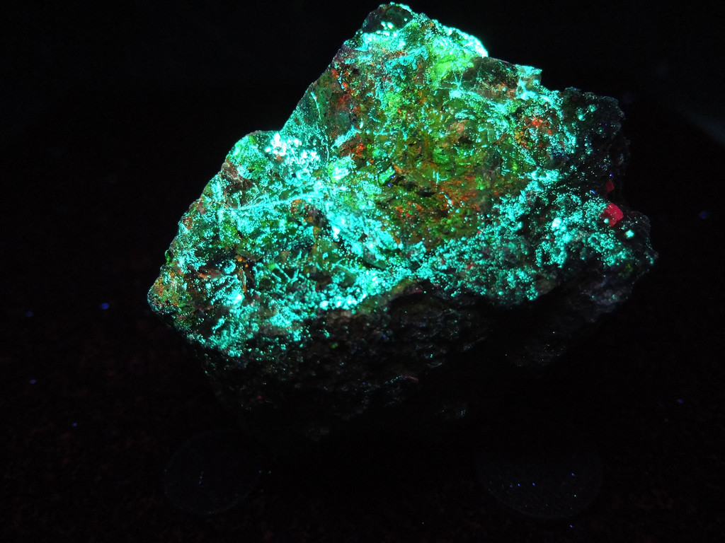 Fluorescent uranium ore, 590g/20.8oz, Mi Vida Mine, San Juan Co, Utah – Uranium Rocks