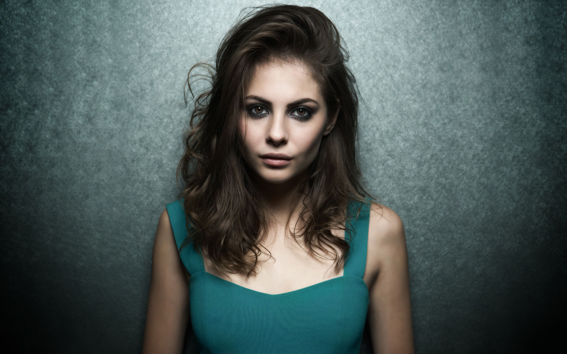 Willa Holland Pictures