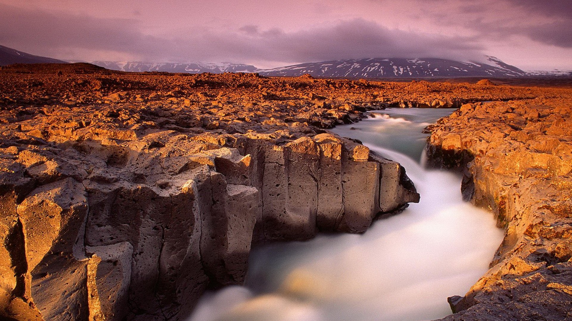 Wonderful River Through Sea Of Rocks HD wallpapers