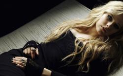 Avril lavigne black evening dress