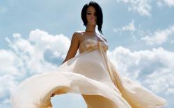 original wallpaper download: Rihanna in awesome white dress - 1920x1200